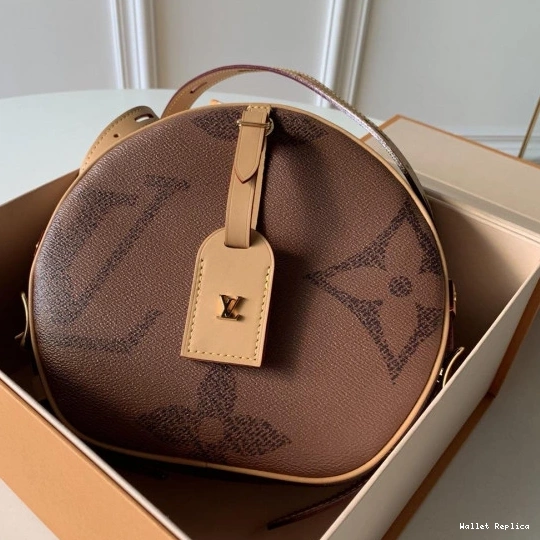 Affordable PETITE Louis CHAPEAU Vuitton BOITE 0814